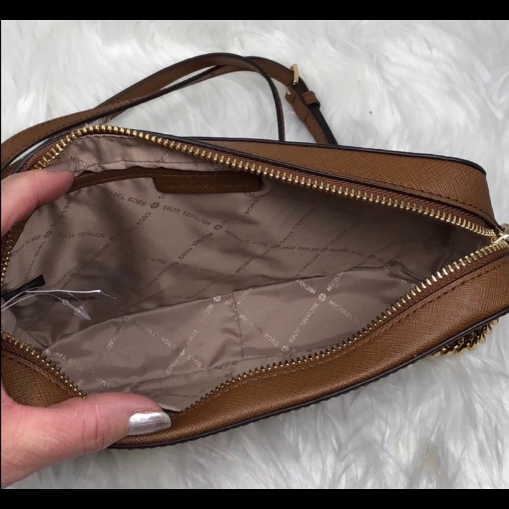 💕💕NWT Michael Kors Jet Set crossbody - Picture 5 of 6